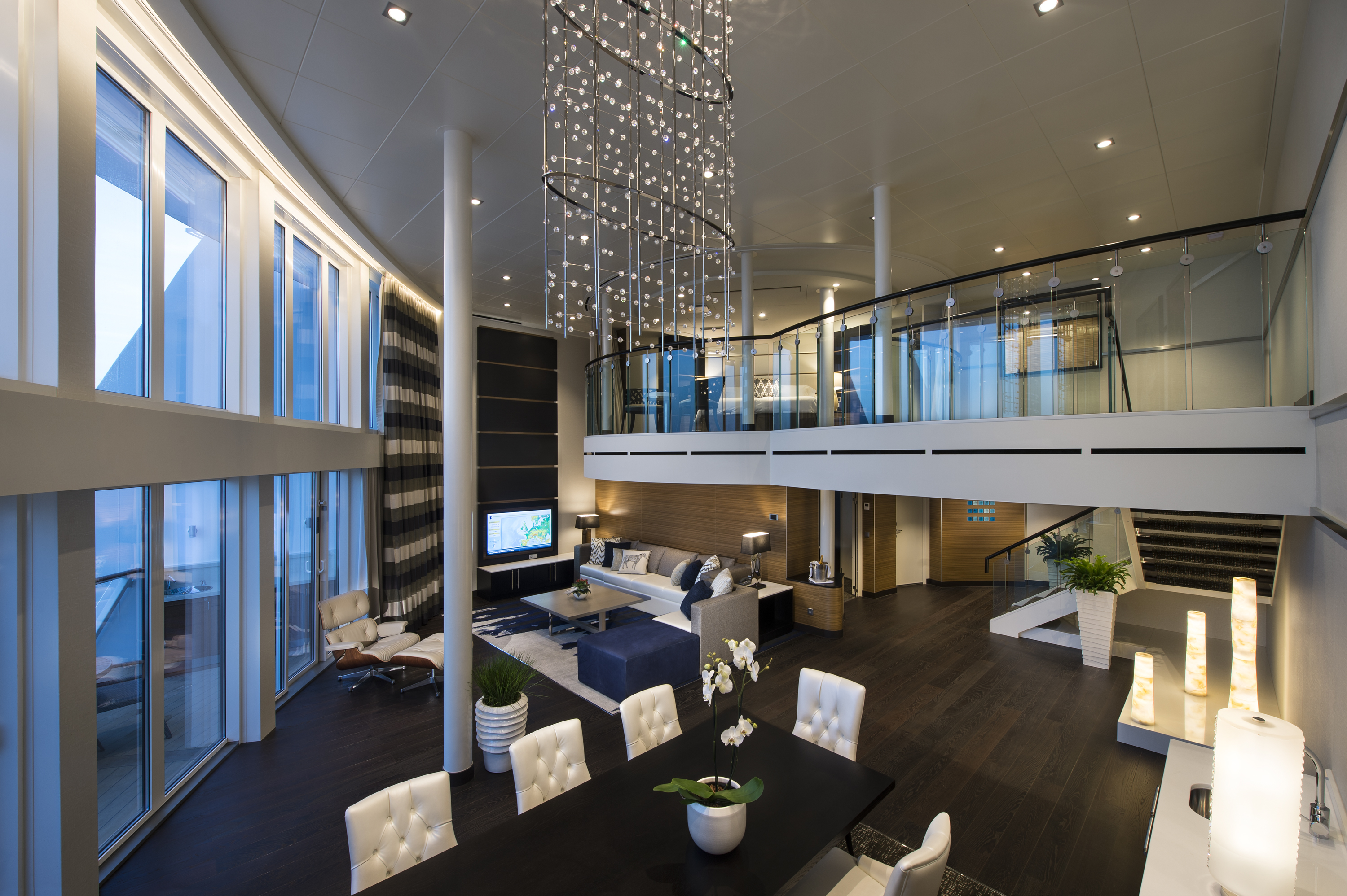 Kajuty Royal Loft Suites jsou dvoupatrové a pojmou až 6 osob.