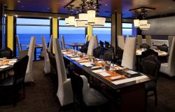 Celebrity Eclipse - Celebrity Cruises - moderní restaurace Qusine a její romantický interiér
