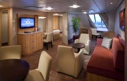 Celebrity Reflection - Celebrity Cruises - interiér v suite kajutě s balkonem