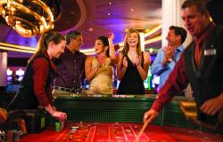Celebrity Summit - Celebrity Cruises - Fortune's Casino a bavící se lidé