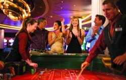 Celebrity Summit - Celebrity Cruises - Fortune's Casino a bavící se lidé