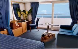 Celebrity Xpedition - Celebrity Cruises - suite kajuta s terasou a modrý interiér 