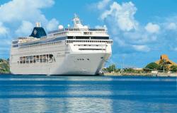MSC Lirica - MSC Cruises - loď kotvící v zálivu