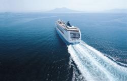 MSC Lirica - MSC Cruises - loď plující mořem