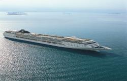 MSC Lirica - MSC Cruises - loď a ostrovy v dálce