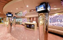 MSC Magnifica - MSC Cruises - recepce lodi a moderní TV obrazovky 