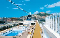 MSC Opera - MSC Cruises - bazén a hlavní paluba na lodi