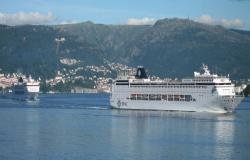 MSC Opera - MSC Cruises - brázdící moře u přístavu