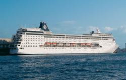 MSC Sinfonia - MSC Cruises - pohled na pravobok lodi