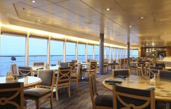MSC Sinfonia - MSC Cruises - jídelní stoly a nádherný výhled z lodi
