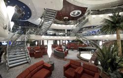 MSC Divina - MSC Cruises - interiérový prostor s koncertním klavírním křídlem