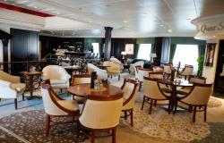 Azamara Quest - Azamara Club Cruises - barový interiér na lodi