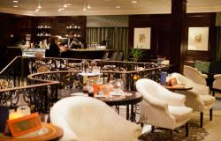 Azamara Quest - Azamara Club Cruises - Mosaic Cafe - elegantní kavárna na lodi