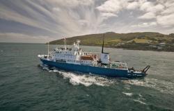 Spirit of Enderby - Polar Cruises - plavící se loď u Aljašky