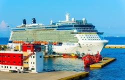  - Cunard Line - Přístav Pireus, Řecko