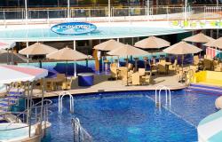 Norwegian Gem - Norwegian Cruise Lines - Topsiders Bar and Grill – venkovní restaurace a bar u bazénu
