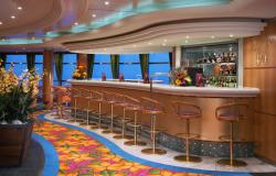 Norwegian Sky - Norwegian Cruise Lines - Atrium Bar s živou hudbou lodního pianisty