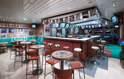 Explorer of the Seas - Royal Caribbean International - bar ve vnitřku lodi
