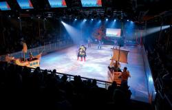 Freedom of the Seas - Royal Caribbean International - pirátská show na vnitřním klužišti