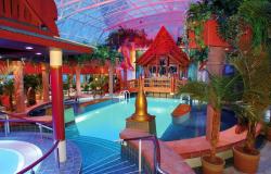 Jewel of the Seas - Royal Caribbean International - bazén s tropickou atmosférou 