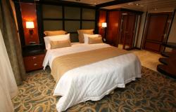 Liberty of the Seas - Royal Caribbean International - manželská postel v kajutě