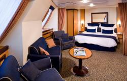Quantum of the Seas - Royal Caribbean International - manželská postel v kajutě na lodi