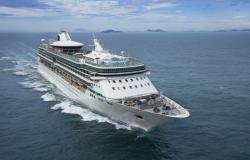 Splendour of the Seas - Royal Caribbean International - pohled na horní palubu lodi
