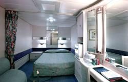 Vision of the Seas - Royal Caribbean International - manželská postel v kajutě