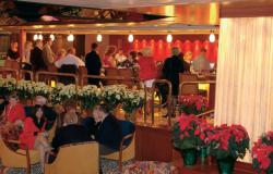 Majesty of the Seas - Royal Caribbean International - lidé a večerní zábava na lodi