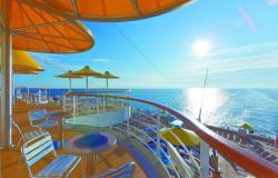 Costa Favolosa - Costa Cruises - výhled na slunce a moře z horní paluby