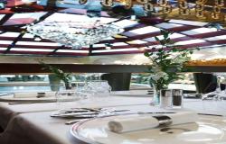 Costa Favolosa - Costa Cruises - dekorativně zdobený jídelní stůl