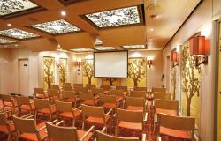 Costa Luminosa - Costa Cruises - konferenční prostory s květinovou tématikou
