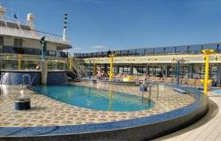 Costa Mediterranea - Costa Cruises - bazén na hlavní palubě