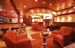 Costa Pacifica - Costa Cruises - luxusní bar na lodi v červeném provedení